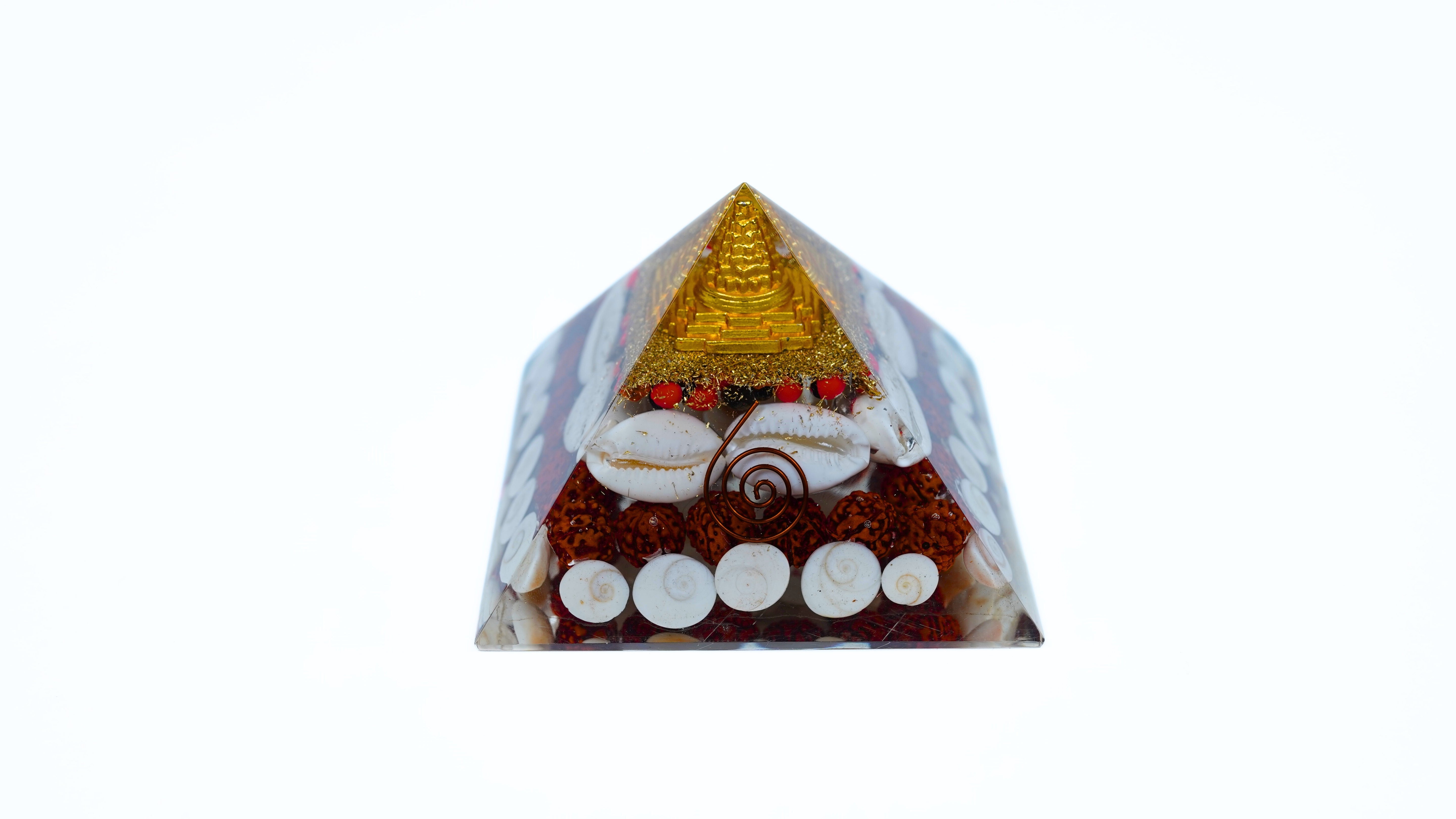 Orgone Gomti Chakra Shree Yantra Crystal Mahalaxmi Pyramid with Good Luck & Removing Negativity Vaastu || Red & White Chirmi Seeds Rudraksha and Kauri (3 Inch)