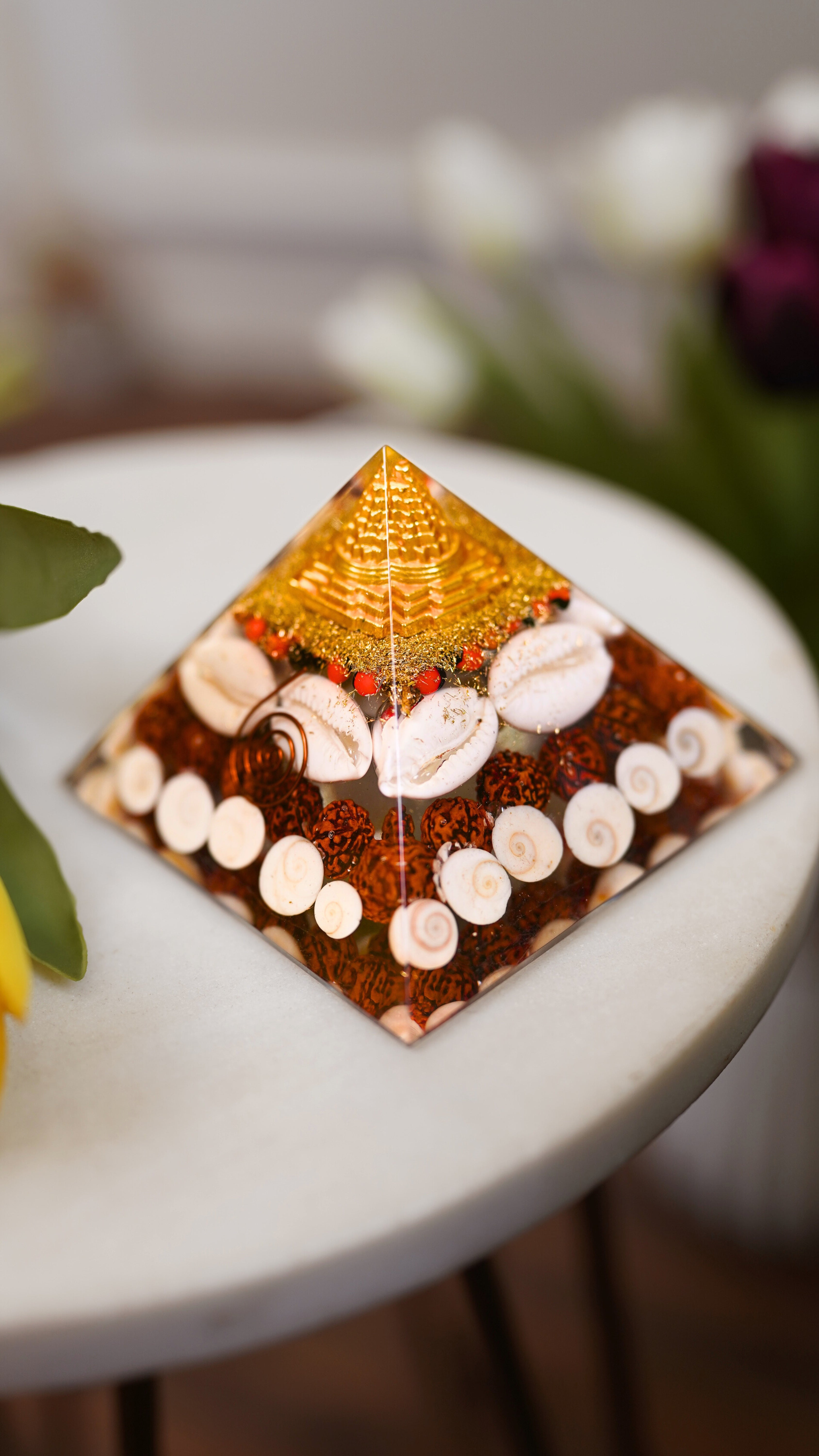 Orgone Gomti Chakra Shree Yantra Crystal Mahalaxmi Pyramid with Good Luck & Removing Negativity Vaastu || Red & White Chirmi Seeds Rudraksha and Kauri (3 Inch)