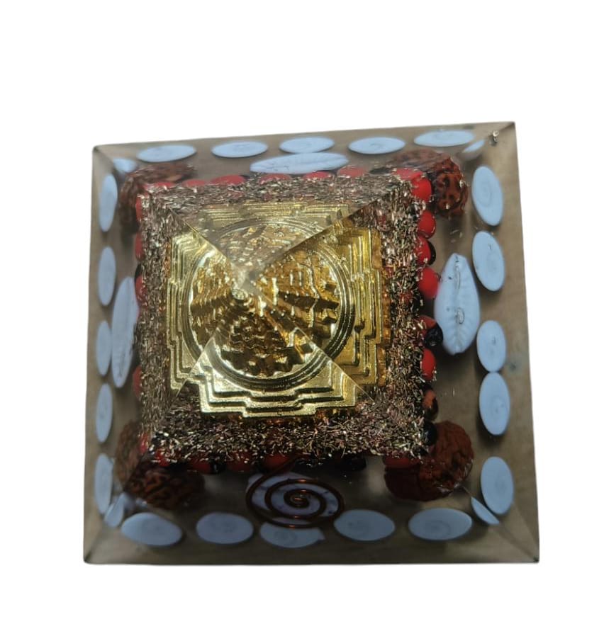 Orgone Gomti Chakra Shree Yantra Crystal Mahalaxmi Pyramid with Good Luck & Removing Negativity Vaastu || Red & White Chirmi Seeds Rudraksha and Kauri (3 Inch)